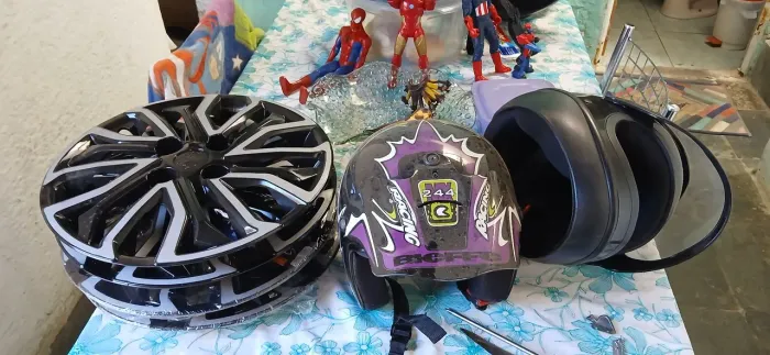 Vendo capacete semi novo!