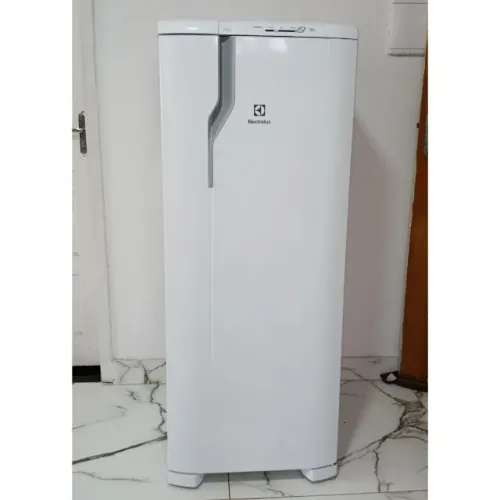 Geladeira Electrolux RE31, Cycle Defrost, 240 Litros, Branco - 127 volts