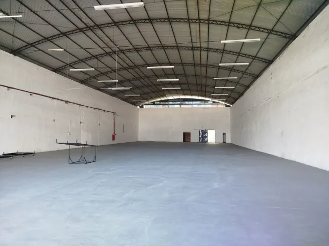 Alugo excelente Galpão 2100m²  Bairro: Tarumã Av. Turismo 
