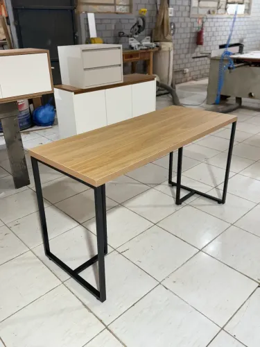 Mesa nova multiuso em MDF e metal