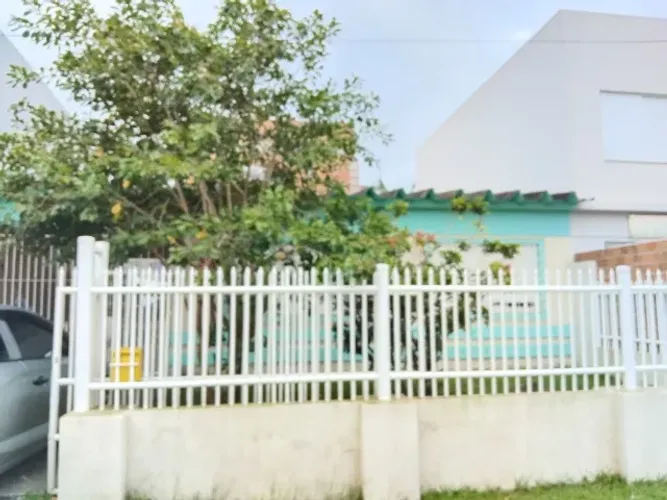 Casa cassino meia quadra da avenida principal 