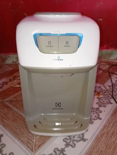 Gela água