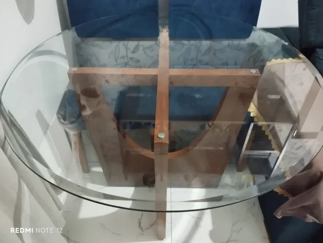 Mesa de jantar vidro e madeira