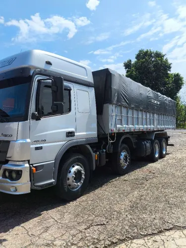 Caminhao mb atego 3030/21 leito ,teto alto,completasso,basculante multi uso ,32mts cúbico