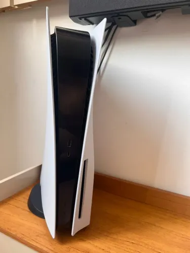 PlayStation 5 Mídia Física 1TB + 2 Controles + Base Carregadora
