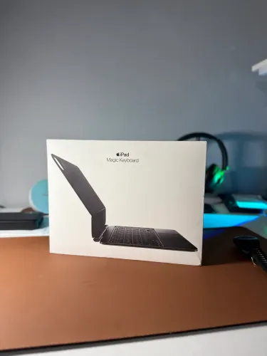 Magic Keyboard para iPad Pro M4 e M5 de 11 polegadas - Novo e Lacrado