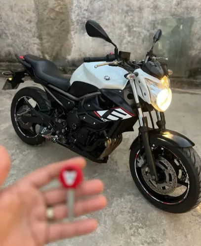 YAMAHA XJ6