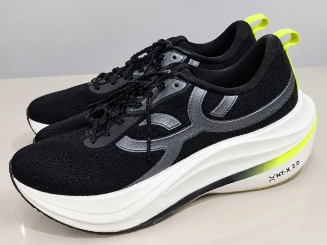 CORRE TURBO PRETO USADO N°38 , ALGUMAS AVARIAS NO SOLADO , MAS EM PERFEITO ESTADO