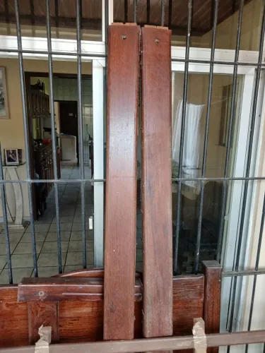 Vende-se cama de solteiro