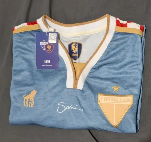 Uma linda Camisa (Tam. M) de tecido Dry Tech do Fortaleza de homenagem ao goleiro Salvino