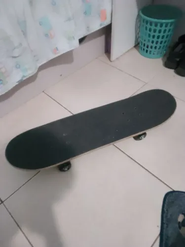 Skate Bel fix aguenta 80 kg para adolescentes e adultos que se encaixem nesse peso