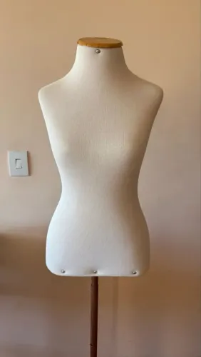 Manequim busto com pedestal