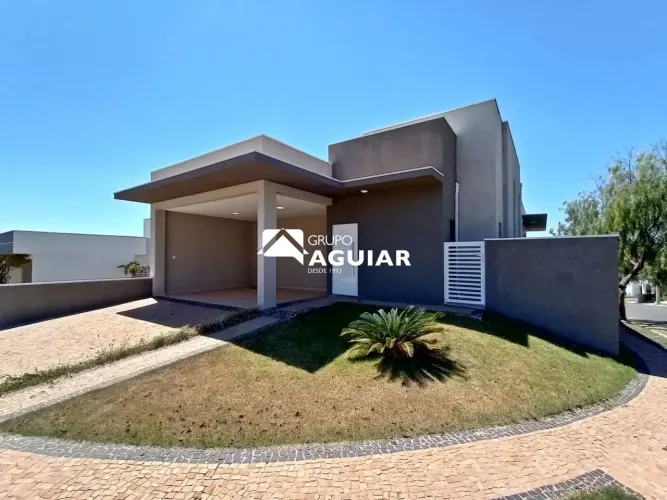 Casa Térrea à venda em condomínio fechado em Valinhos