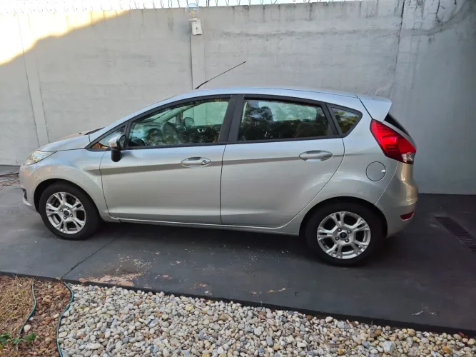 Ford Fiesta 1.5 16V Flex Mec. 5P 2015