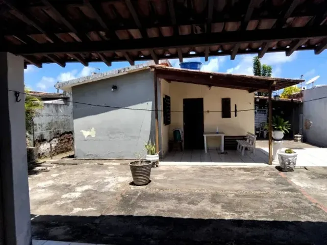 Casa na treze de maio com 4 quartos sendo 1 suíte.