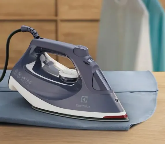 Ferro de Passar Electrolux a Vapor contínuo e a Seco Experience Care 1500W - 110V