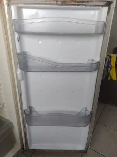 Geladeira pra vender logo está funcionando tudo só chamar