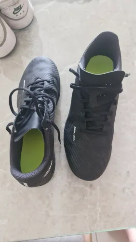 CHUTEIRA MERCURIAL NIKE PRETA