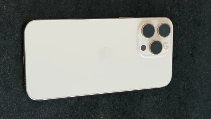 IPHONE 16 PRO MAX 256GB - DESERT TITANIUM - R$ 3600