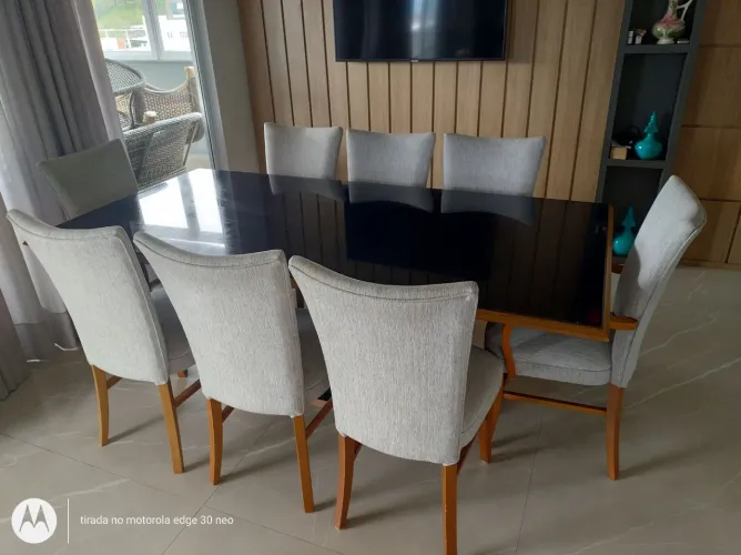 Mesa de jantar 8 cadeiras e tampo de vidro preto