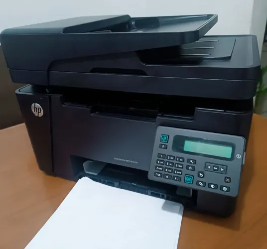 Impressora laser multfuncional Hp 12nw, com toner completa