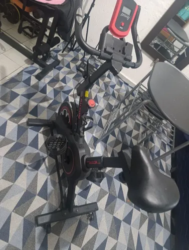 Bicicleta engormetrica suporta até 180kg