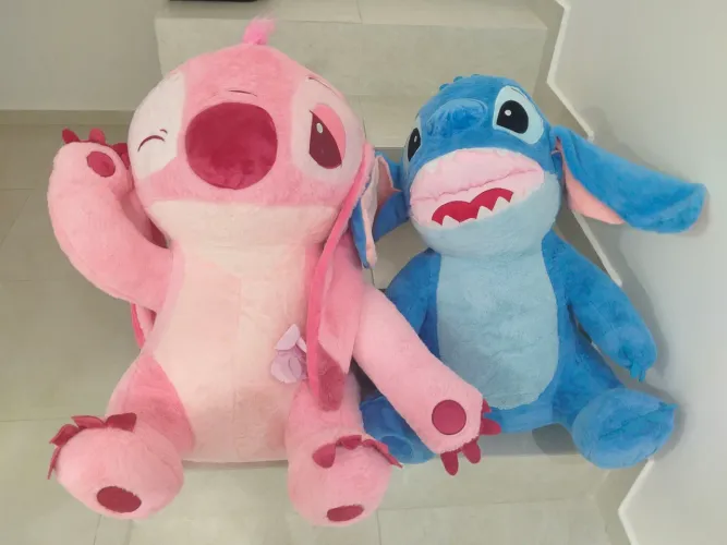 Vendo lindas pelúcias gigantes, casal Lilo Stitch de cor azul e rosa!