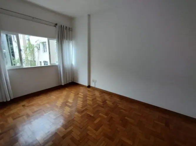 Excelente 2 quartos reformado na Tijuca - VENDA