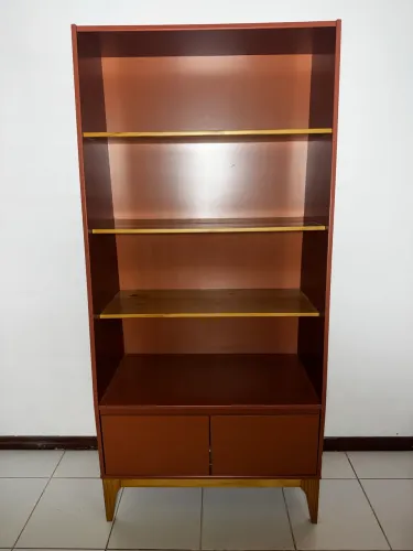 Estante 2 Portas com Pés em Madeira Maciça