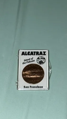 Medalha antiga Alcatraz San Francisco - Island of the Pelicans B215