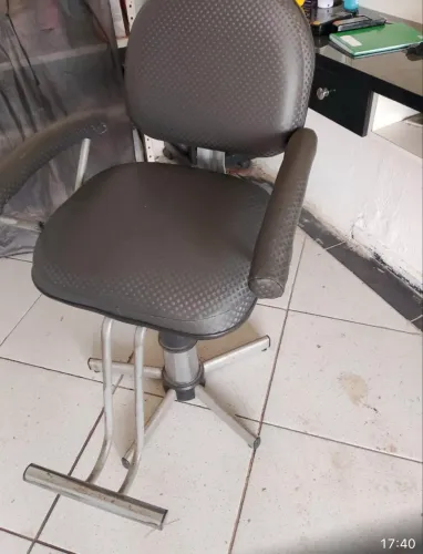 Vende-se cadeira hidráulica usada de salão *