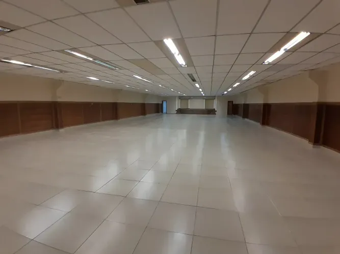 Ingá (Niterói) - Alugo galpão de 800 m²