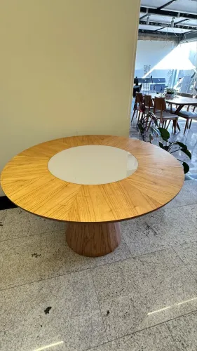 Mesa para seis cadeiras com tampo giratório!