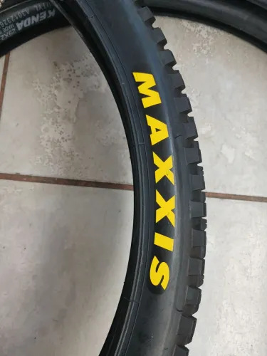 Vende se para de pneu máxima 2.40