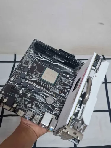 KIT UPGRADE PC - Ryzen 5 2400G + RX 580 + 8GB DDR4