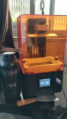 Creality Halot R6 (já com resina) troco por Ender 3 ou vendo. Preço negociável  