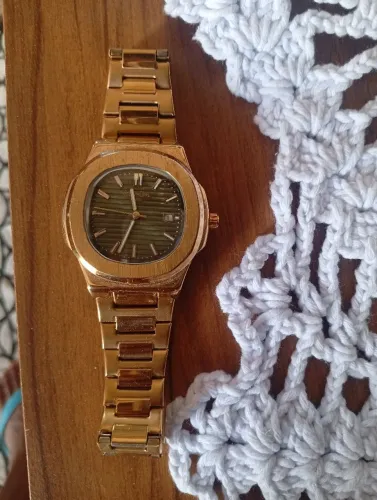 Relógio dourado patek Philippe em perfeito estado sem marcas de uso 