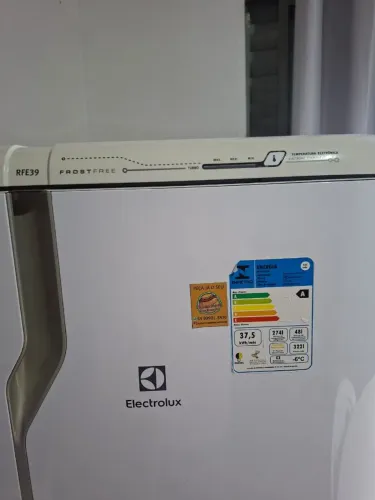 Vendo uma geladeira