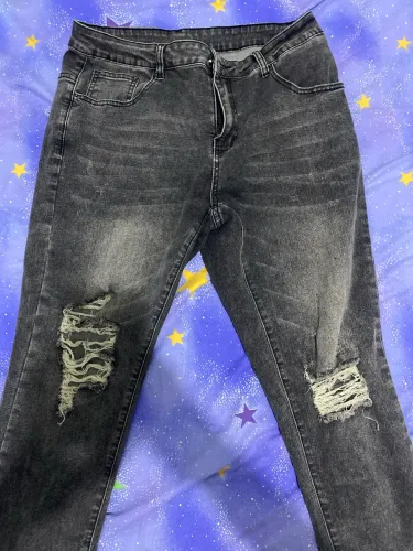 calça jeans preta rasgada tamanho m