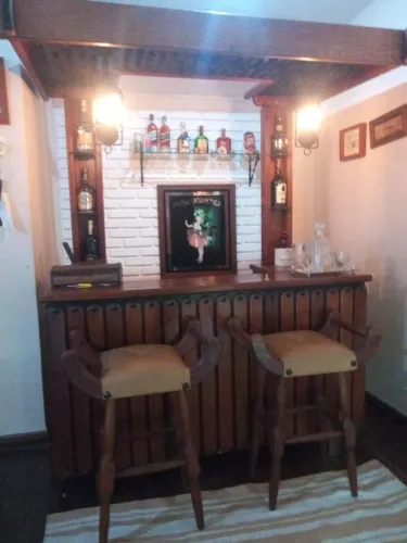Barzinho madeira de lei
