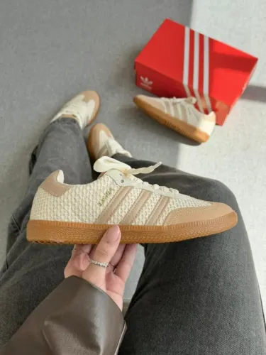 Tênis Casual Feminino Adidas Samba OG Sintético Premium Natural/Amêndoa Disponível 34AO39