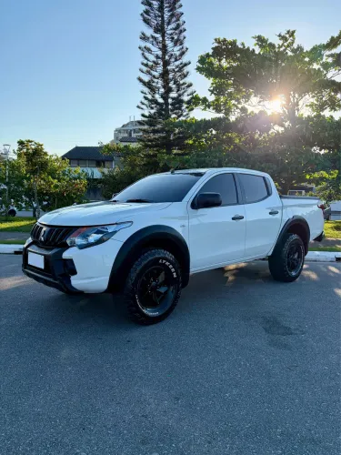 Mitsubishi L200 Tri. Outdo. GLS 2.4 CD 4X4 Die. AUT 2022