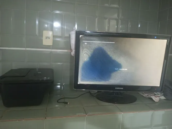 VENDO URGENTE - Monitor e HP Deskjet F2050
