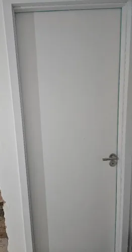 Vendo porta 80 cm de largura com fechadura instalada