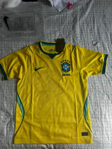 Camisa Brasil primeira linha masc. TAM. P, nunca usada, excelente estado