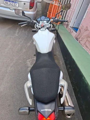 Vendo moto CB 300 em ótimo estado de conservação