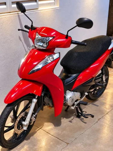 Biz 125 2022 impecável. Extremamente conservada muito pouco rodada. De uso da minha noiva