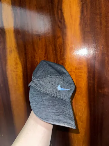 Boné Nike Cinza Tailwind