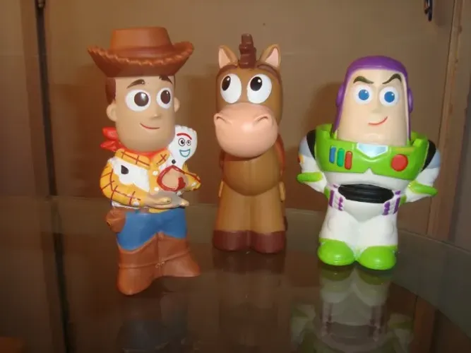 Kit Toy Story = Whoody, Buzz e Bala no Alvo