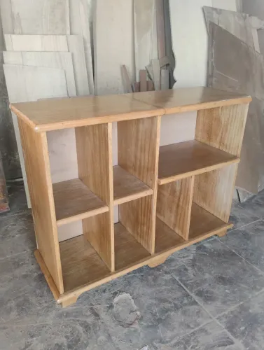 Vendo esse rack de madeira cerejeira